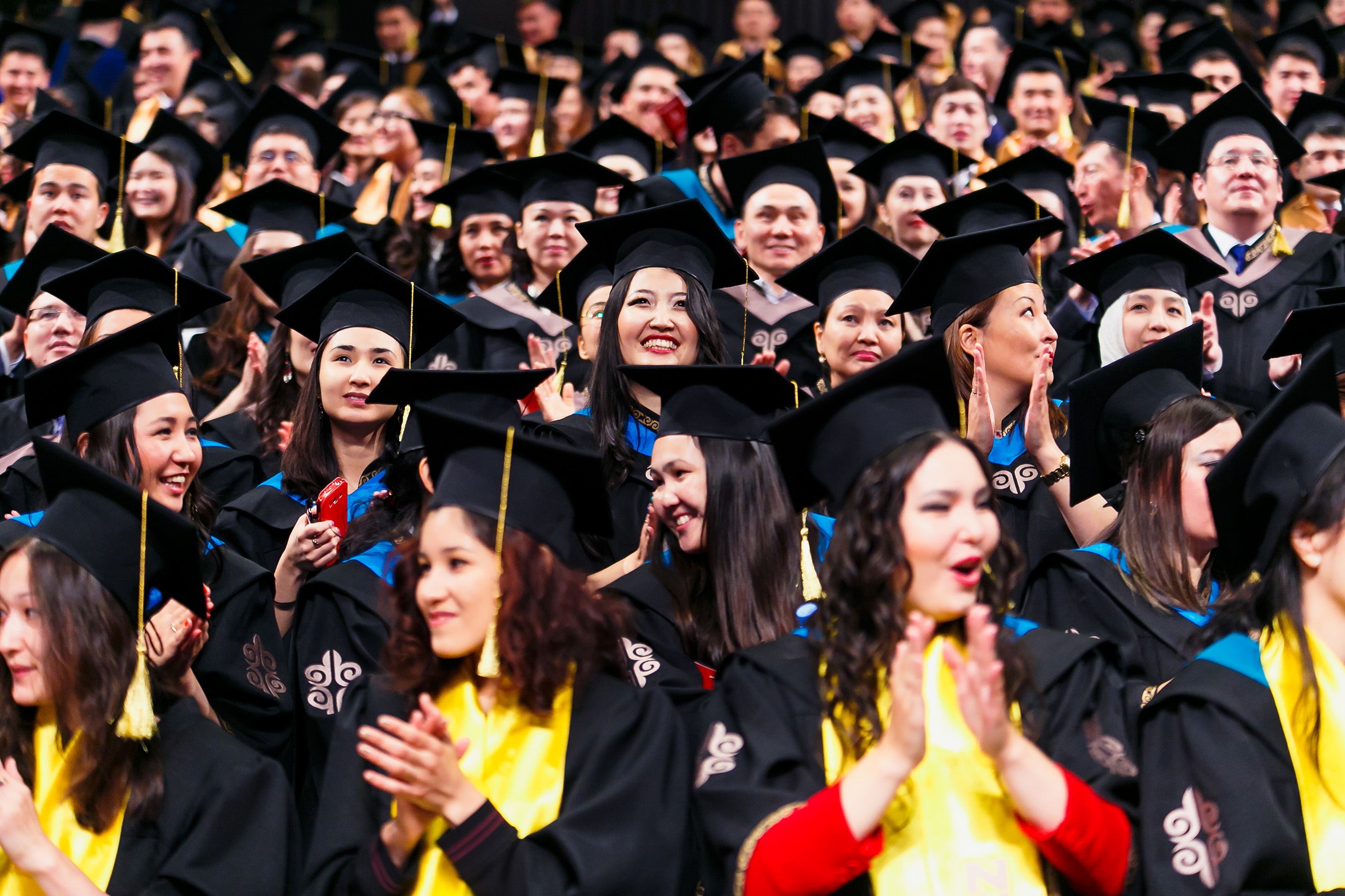 американские выпускники. сгму выпуск иностранные студенты. агму выпуск 2010. бакалавр магистр. выпускники университета.