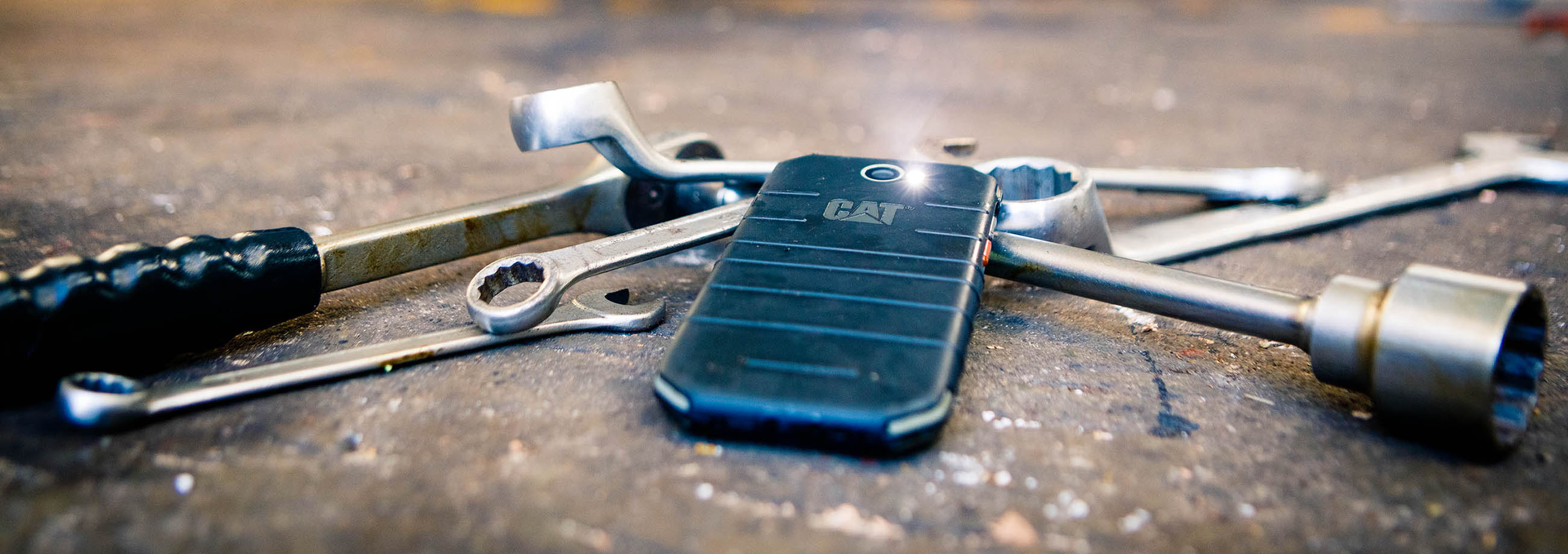 Built to Survive the New Rugged Cat   S31  Smartphone