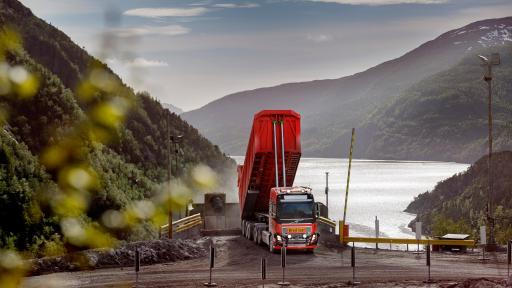 Image of truck - Six autonomous Volvo FH trucks will transport limestone over a five-kilometre stretch through tunnels between the Brønnøy Kalk mine and the crusher.