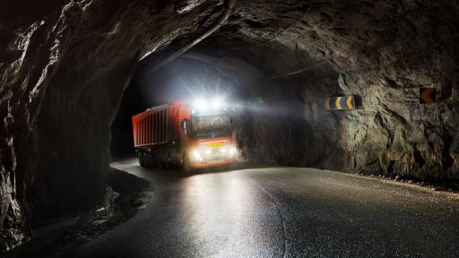 Image of a Volvo Truck in a tunnel - Six autonomous Volvo FH trucks will transport limestone over a five-kilometre stretch through tunnels between the Brønnøy Kalk mine and the crusher.