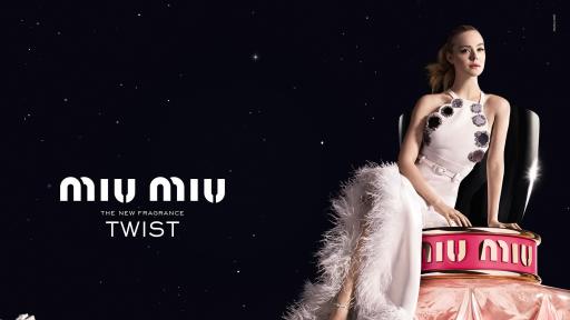 Elle Fanning is the face of Miu Miu Twist, the new fragrance by Miu Miu.
The advertising visual was shot by talented Mert and Marcus .