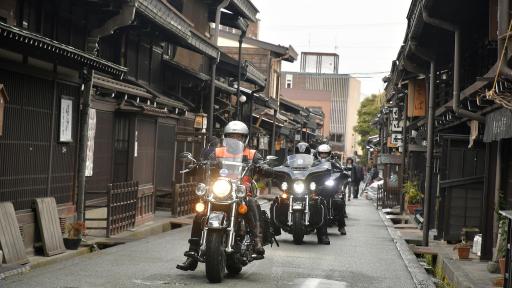 Kanayamachi – the Harleys arrive in the town paved with stone throughout that oozes a unique atmosphere.
