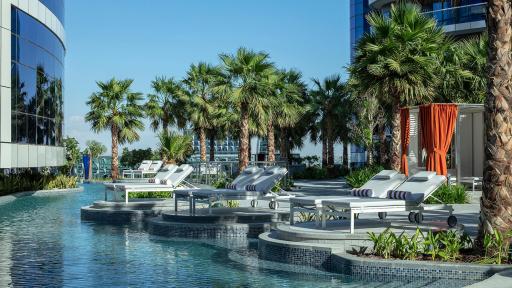 Image of Paramount Hotel pool days in Dubai <br>
مسبح فندق باراماونت دبي