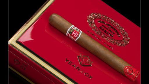Image of This vitola is presented in a special box of 18 Habanos made “Totalmente a Mano con Tripa Larga"