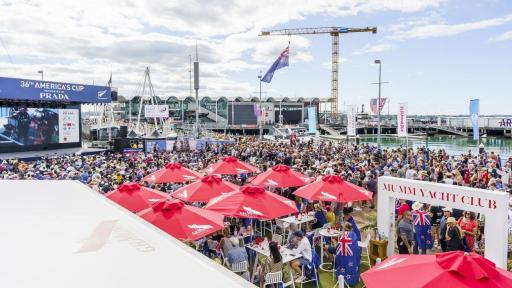 Image of a full house at the Mumm Yacht Club during the finals of the America’s Cup