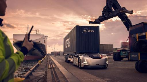 沃尔沃卡车的自主驾驶电动卡车Vera正在准备执行其第一项任务： 通过互联的重复性流程将货物从DFDS的物流中心运送到港口码头。 此次新合作是在实际运输业务中使用Vera的第一步，并将开发其执行其它类似任务的潜力。